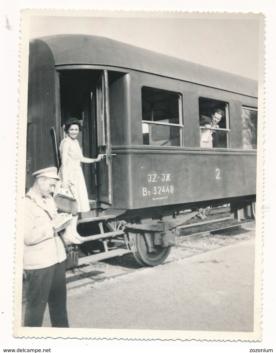 REAL PHOTO -  TRAIN In Railway Station Man Railway Workers  -  Jugoslovenska Zeleznica,  Old Photo - Trains