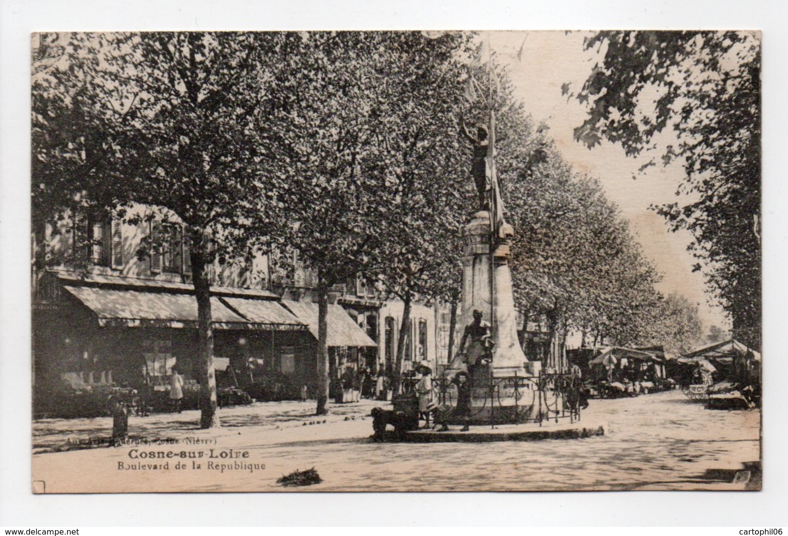 - CPA COSNE-SUR-LOIRE (58) - Boulevard De La République (avec Personnages) - Edition Aux Arts Modernes - - Cosne Cours Sur Loire