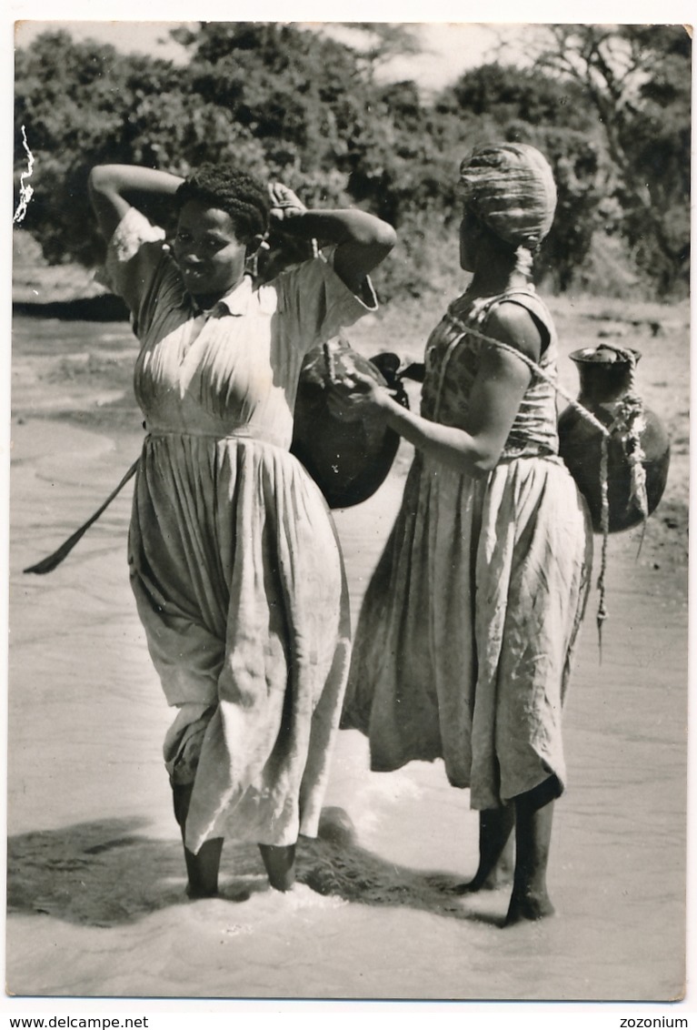 ETHIOPIA  Peasant Women Carryng Water 1950s Old Real Photo Card - Afrique