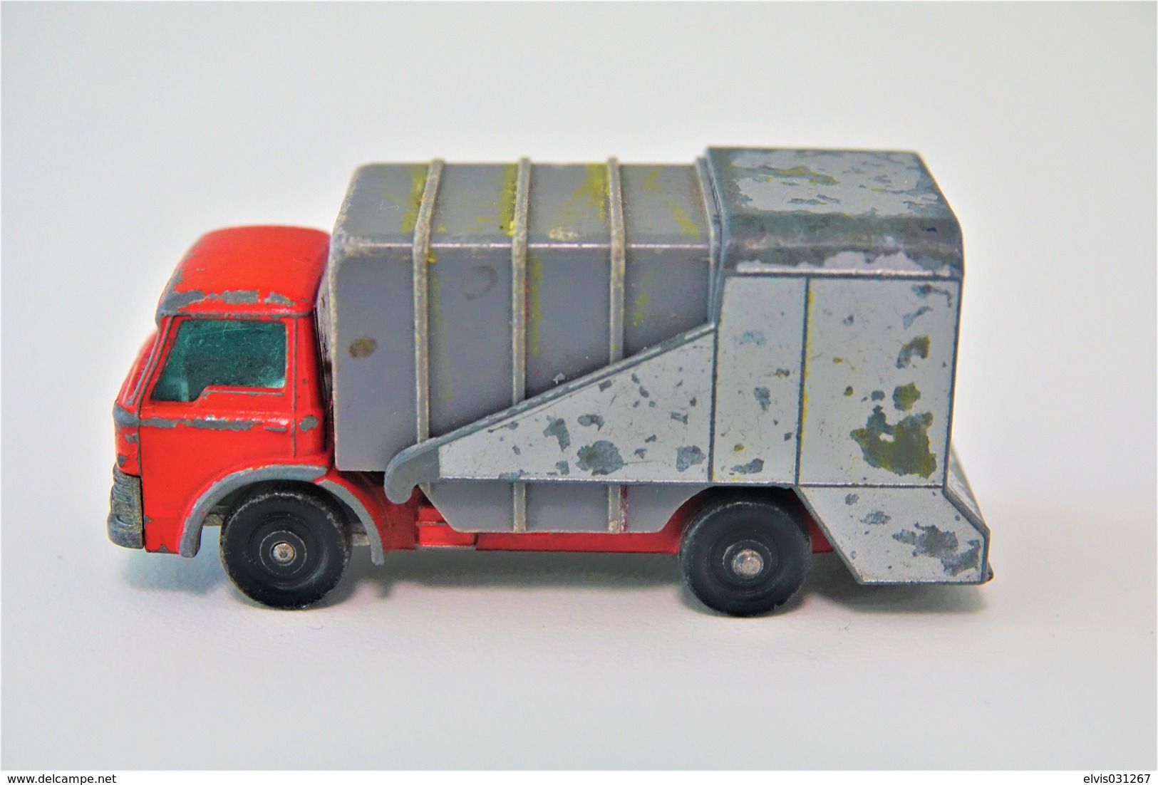 Matchbox Lesney 7C1 FORD REFUSE TRUCK - Regular Wheels, Issued 1966 - Matchbox