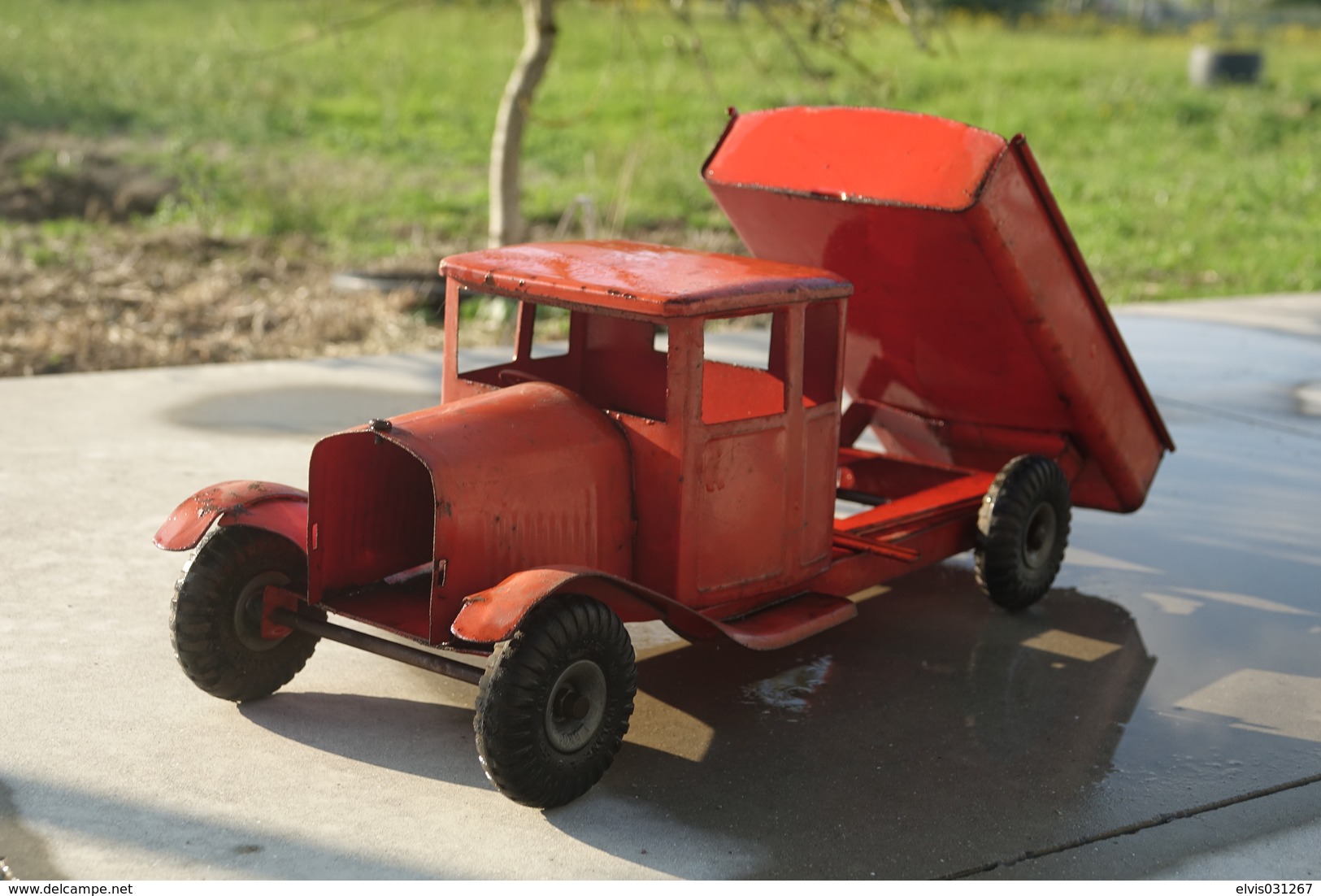 Vintage  : Triang - Lines Bros 'Bedford' Red Tipper Truck Toy - Pressed Steel - Pre War - Collectors & Unusuals - All Brands