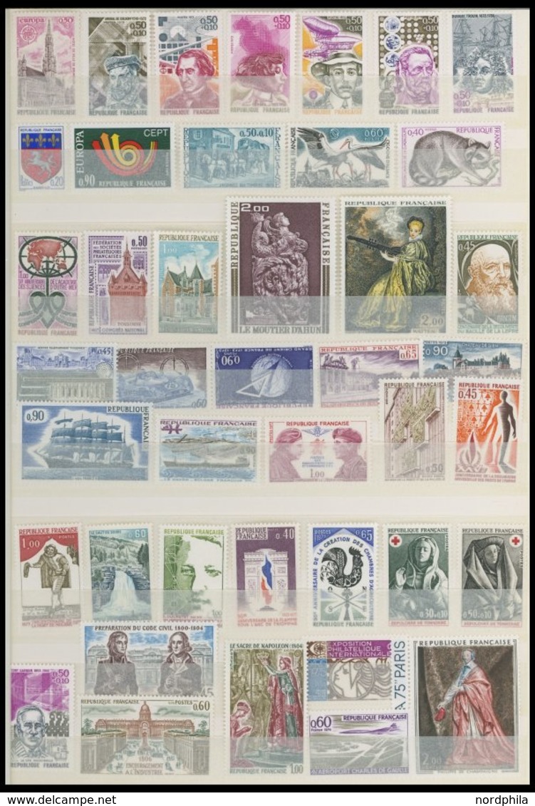 SAMMLUNGEN **, Fast Komplette Postfrische Sammlung Frankreich Von 1965-74 Sauber Im Einsteckbuch, Prachterhaltung - Collections