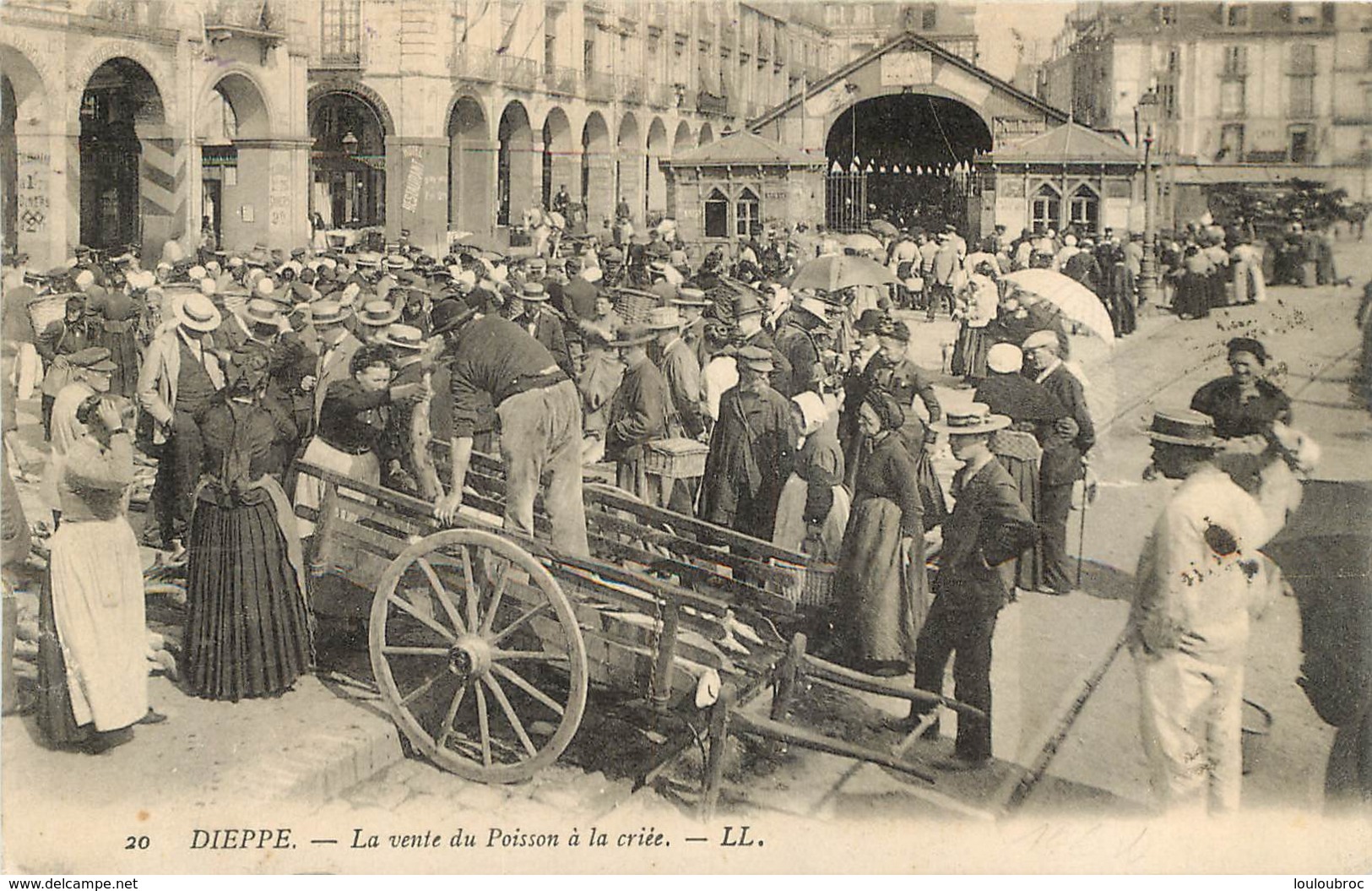 DIEPPE LA VENTE DU POISSON A LA CRIEE - Dieppe