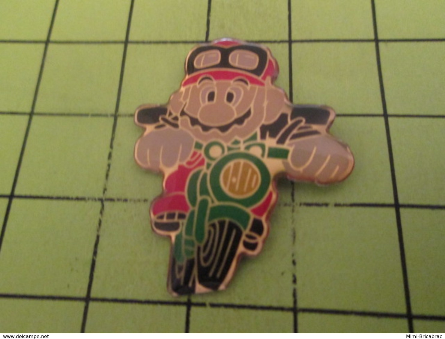 716a Pin's Pins / Beau Et Rare : THEME JEUX / CONSOLE NINTENDO SUPER MARIO EN MOTO - Jeux