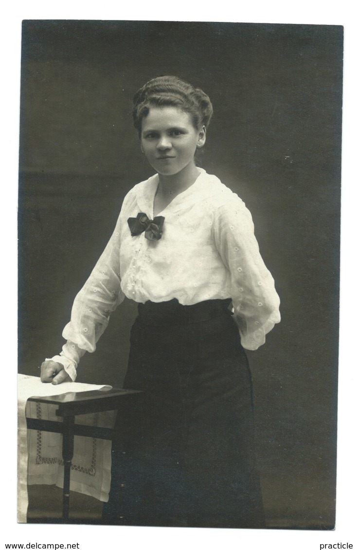 4713 Femme Photograph Ewak Hase Grunberg I. Schl. - Schlesien