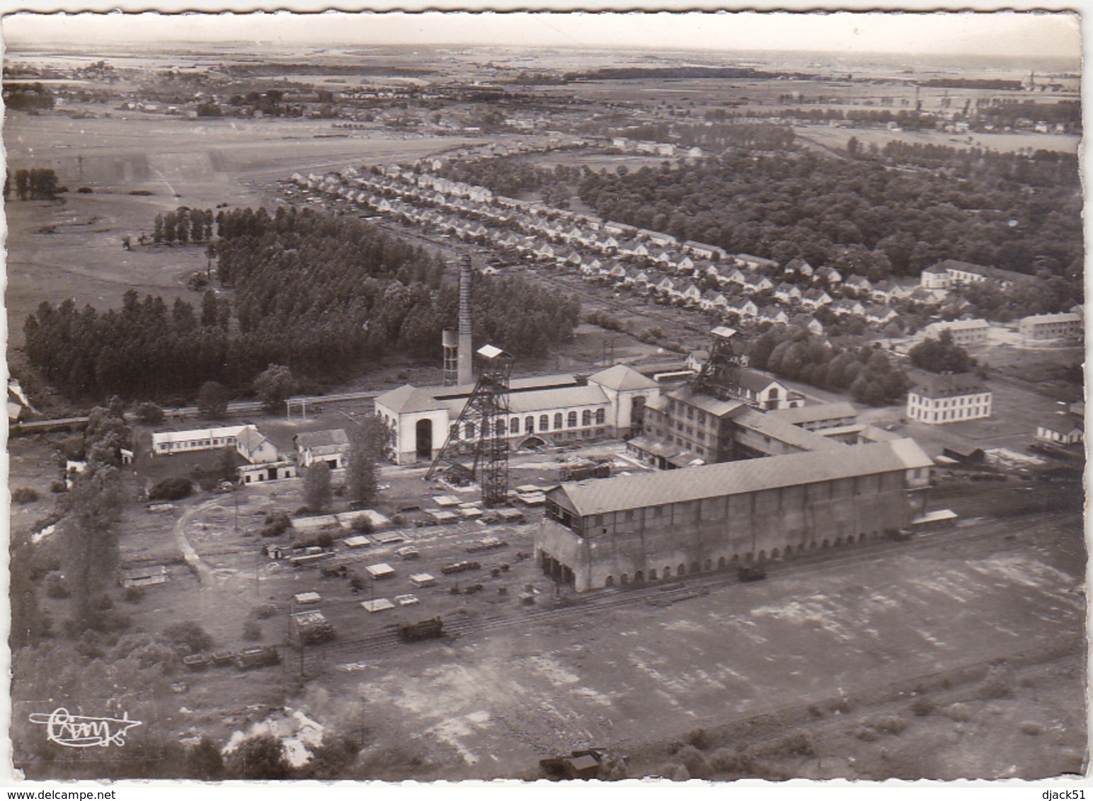 54 - JARNY (M.-et-M.) - Vue Aérienne Sur La Mine Et Les Cités De Droitaumont - Jarny