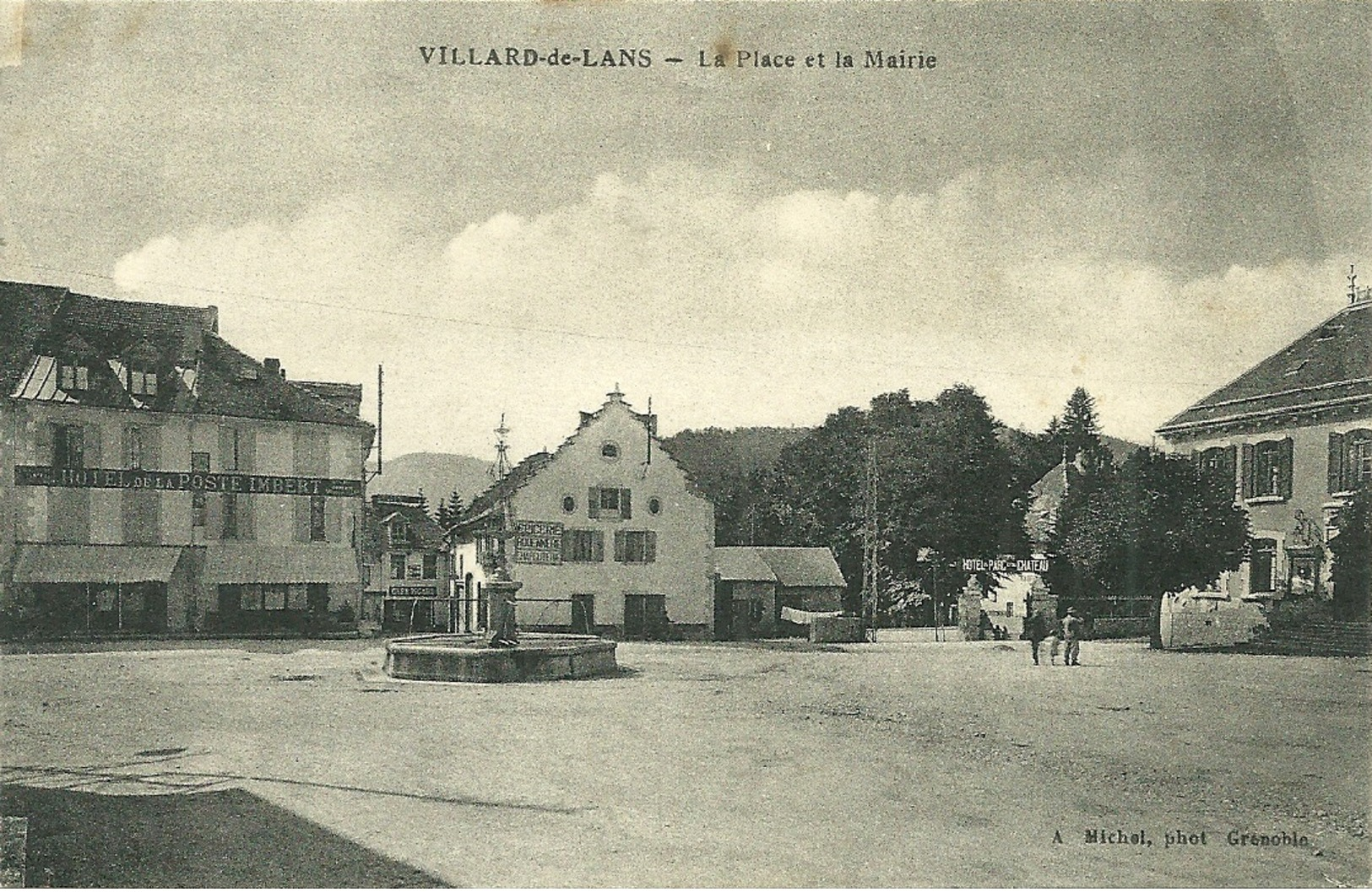 VILLARD De LANS - La Place Et La Mairie - Villard-de-Lans