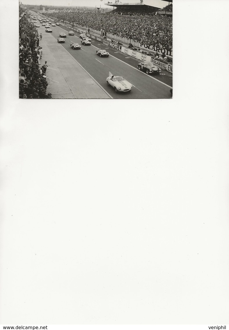 CARTE PHOTO - DEPART DES 24 H DU MANS - 1960 - Le Mans