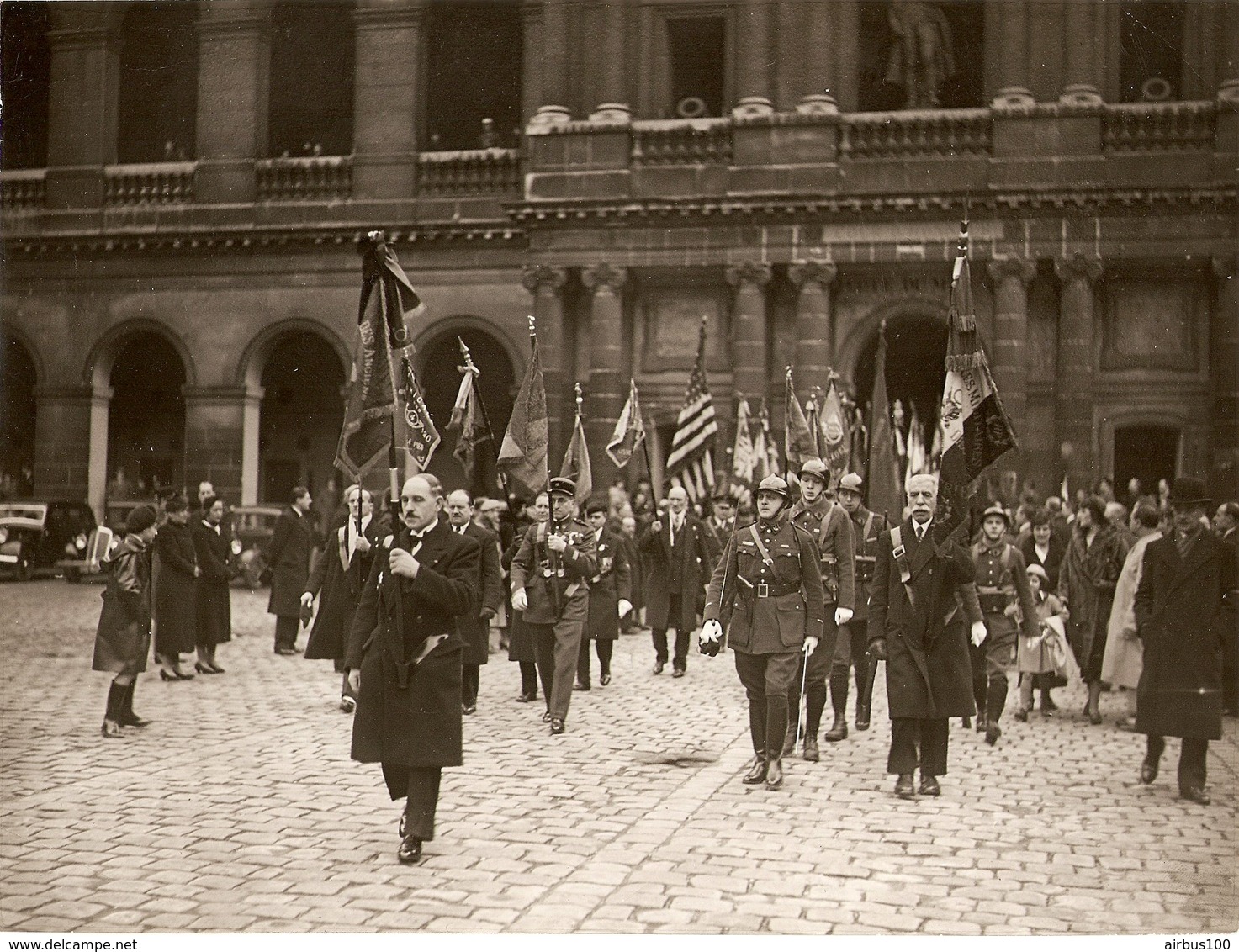 PHOTO MILITARIA 18 X 24 Cm - COURS Des INVALIDES ANCIENS Du 4 ème BATAILLON De CHASSEUR à PIED - CEREMONIE SIDI BRAHIM ? - Krieg, Militär