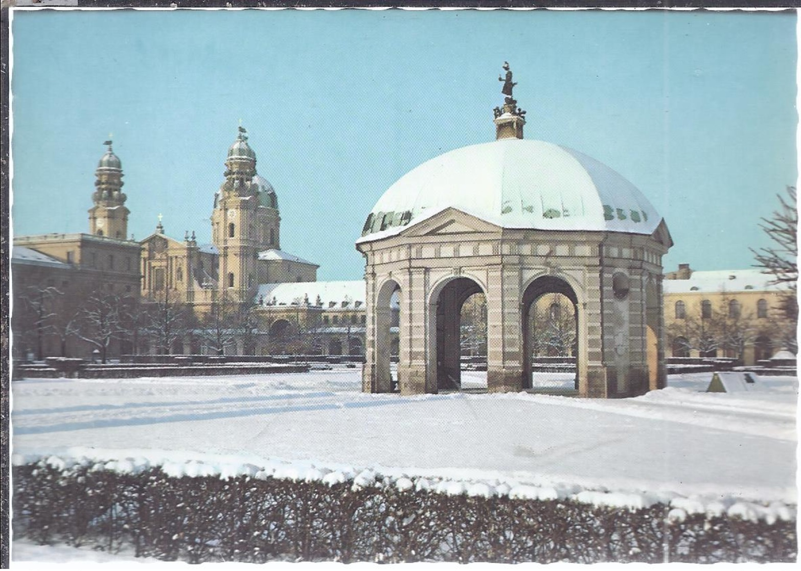 AK-49253  -  München - Hofgarten Mit Theatinerkirche - München