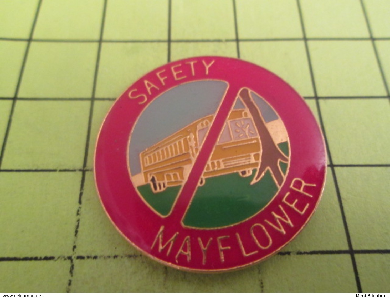 815b Pin's Pins / Beau Et Rare : THEME : TRANSPORTS / SAFETY MAYFLOWER BUS SCOLAIRE USA - Trasporti