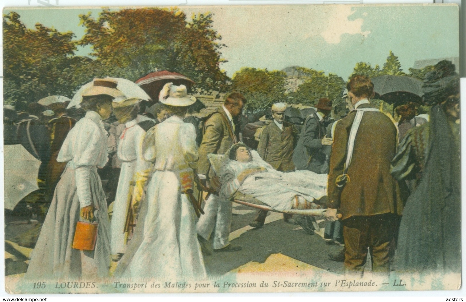 Lourdes; Transport Des Malades Pour La Procession Du St-Sacrement Sur L'Esplanade - Non Voyagé. (LL.) - Lourdes