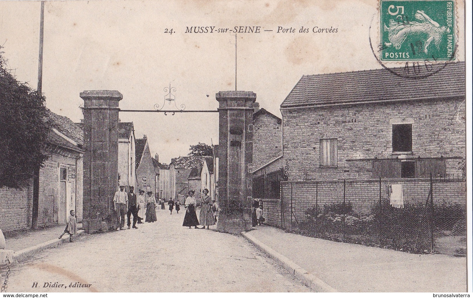 MUSSY SUR SEINE - Porte Des Corvées - Mussy-sur-Seine