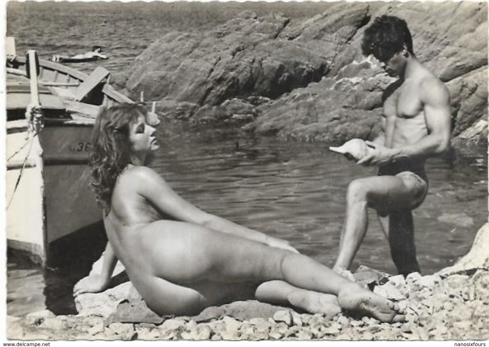 D 83.   ILE DU LEVANT  CARTE PHOTO FEMMES AUX SEINS NUS - Autres & Non Classés