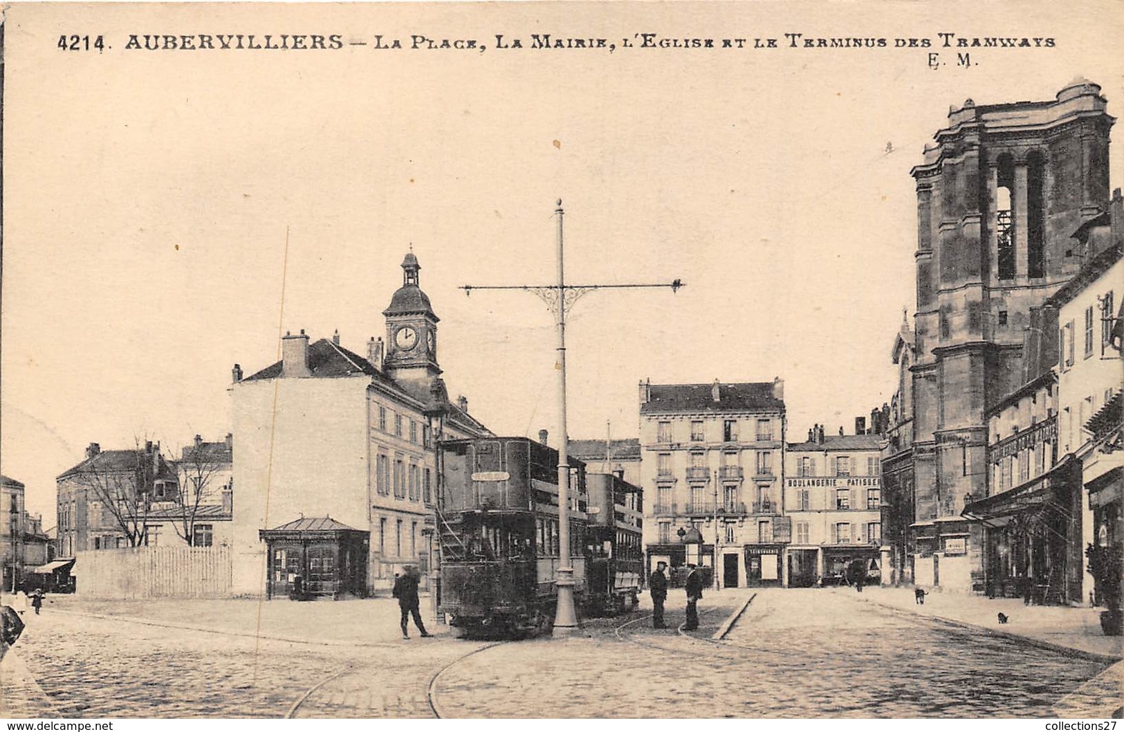 93-AUBERVILLIERS- LA PLACE , LA MAIRIE, L'EGLISE ET LE TERMINUS DES TRAMWAYS - Aubervilliers