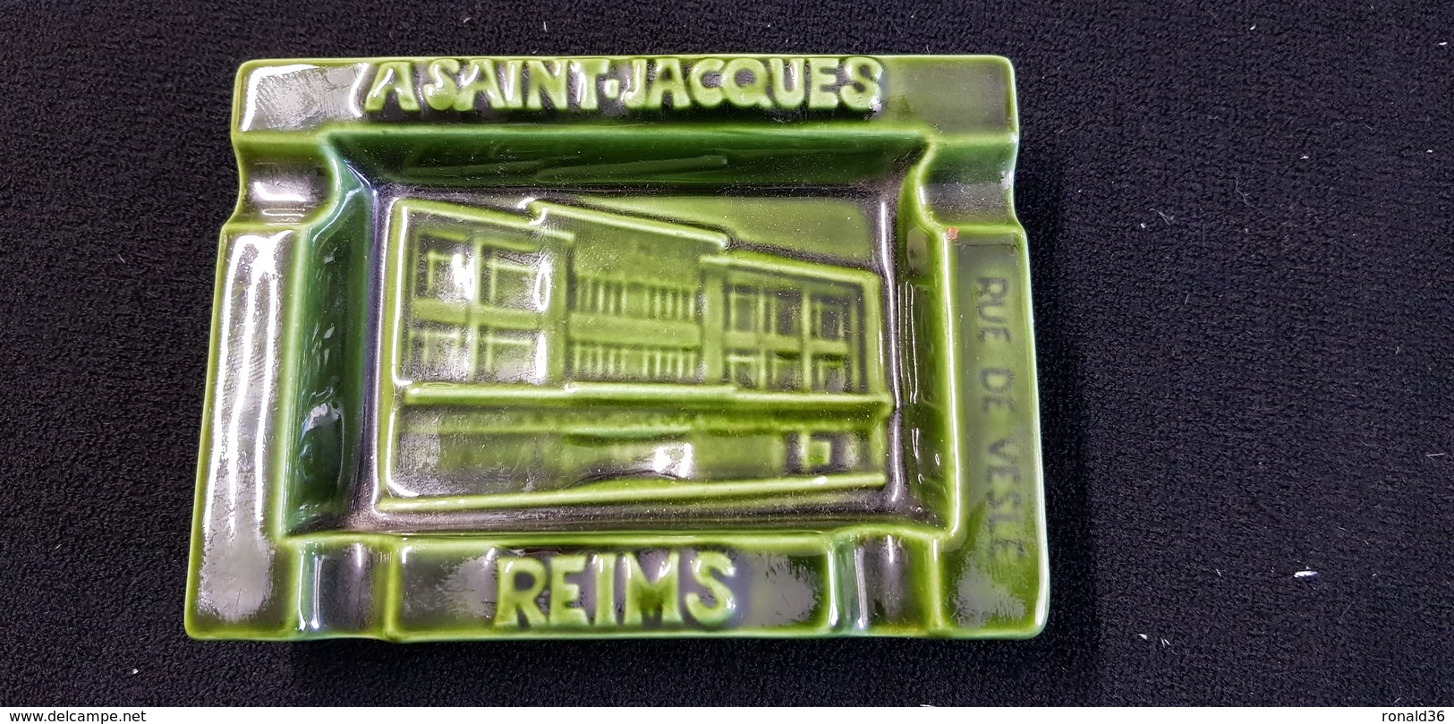 Cendrier FAIENCE VERTE Marne 51 CHAMPAGNE REIMS Rue De Vesle GRANDS MAGASINS A SAINT ST JACQUES - Autres & Non Classés