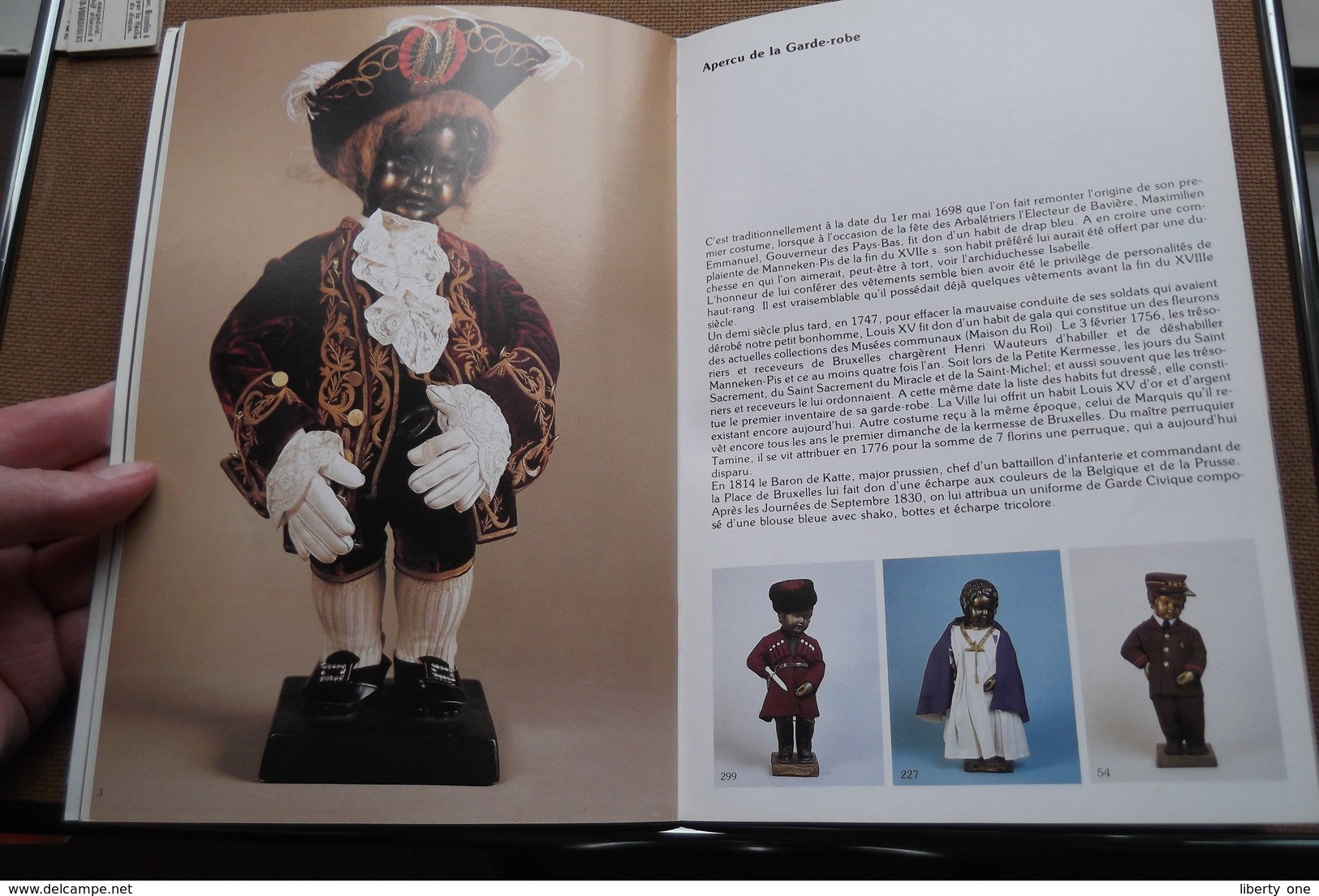 Légendes et Costumes de MANNEKEN-PIS ( Edit. Thill > 1988 ) voir Photo pour detail svp !