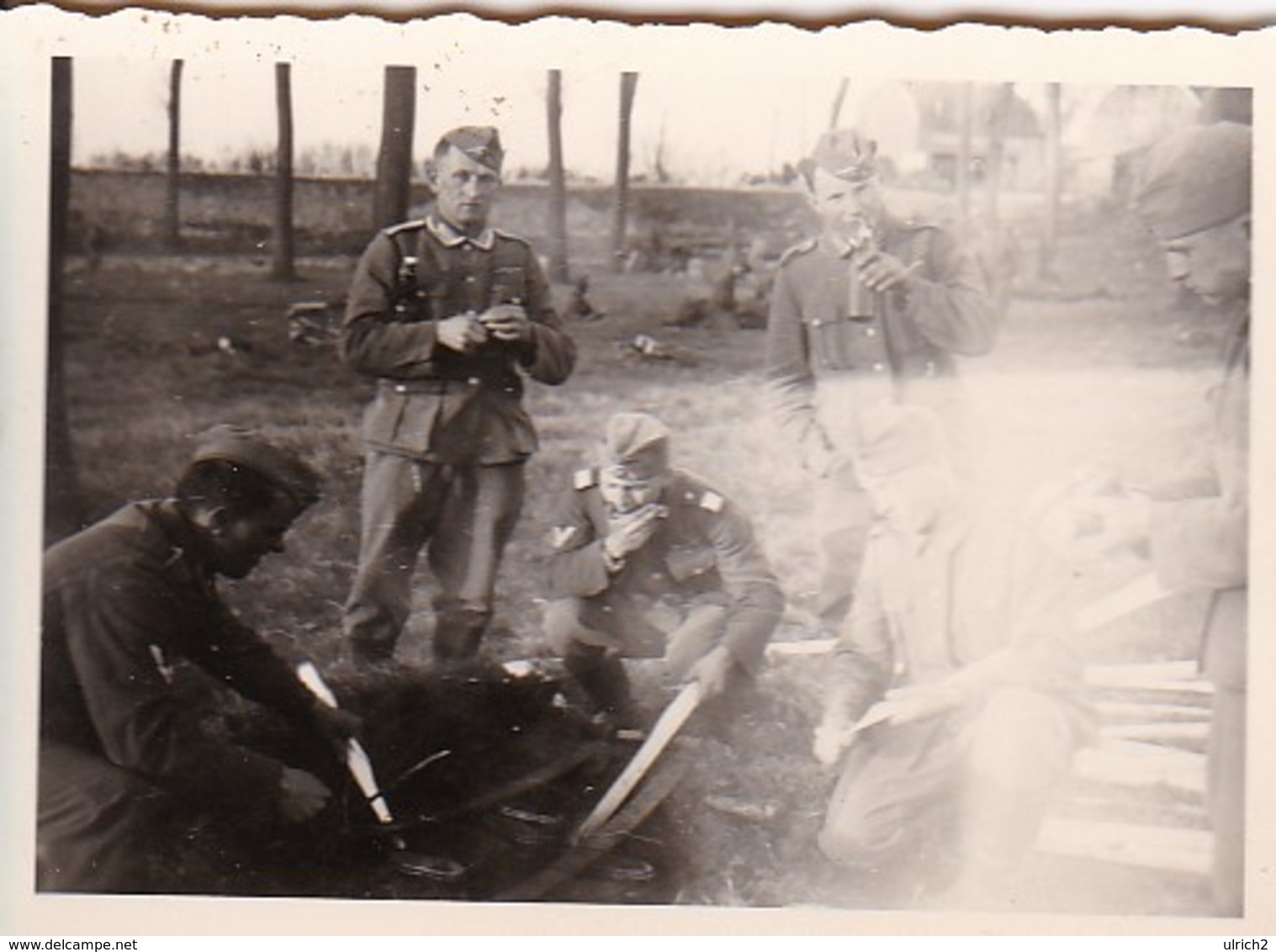 Foto Deutsche Soldaten Bei Bau Einer Sprengfalle (?) - Biewack - 1941 - 8*5,5cm (42265) - Krieg, Militär