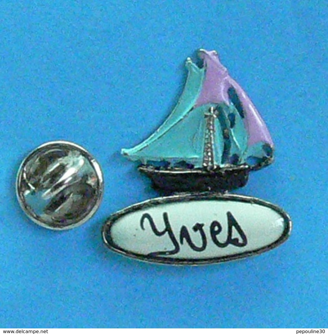 1 PIN'S //  ** JOLI VOILIER ÉMAILLÉ / YVES ** - Boats