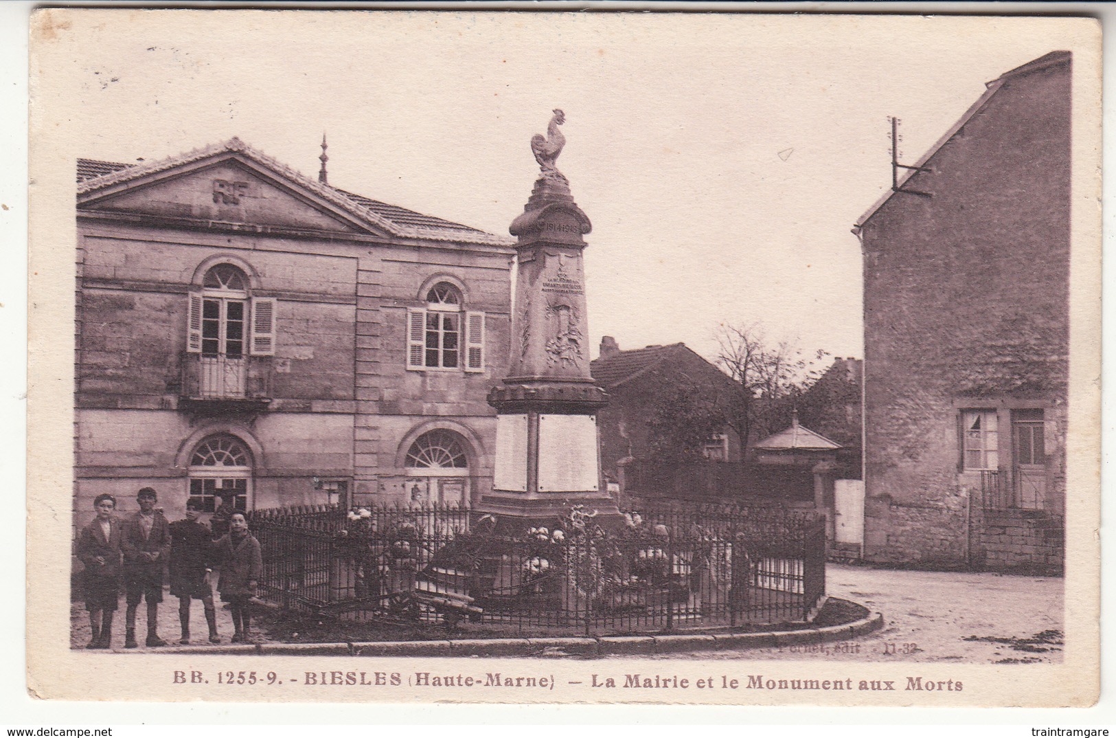 52 - Biesles - Mairie Et Monument-aux-morts - Sonstige & Ohne Zuordnung