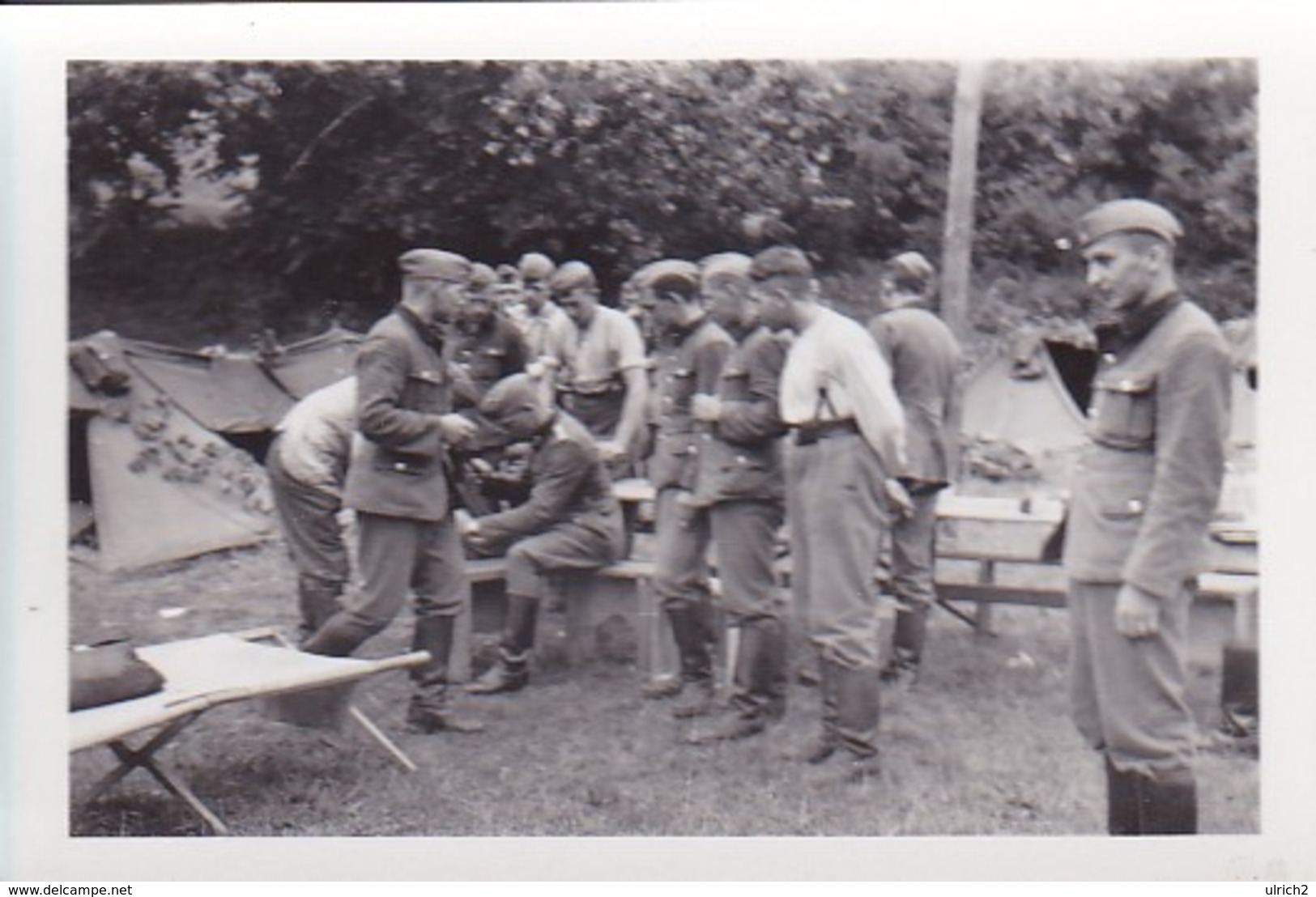 Foto Deutsche Soldaten In Zeltlager  - 2. WK - 8*5,5cm (42269) - Krieg, Militär