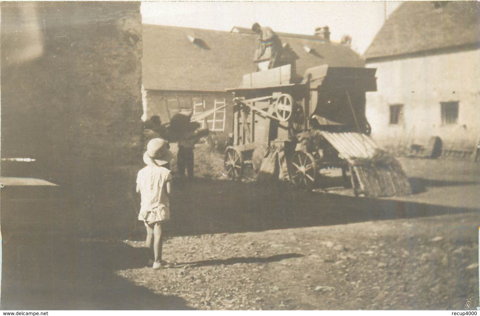 65 SARSAN  Lourdes  Moissonneuse Batteuse  Corps De Ferme 1930 Carte Photo  2scans - Lourdes