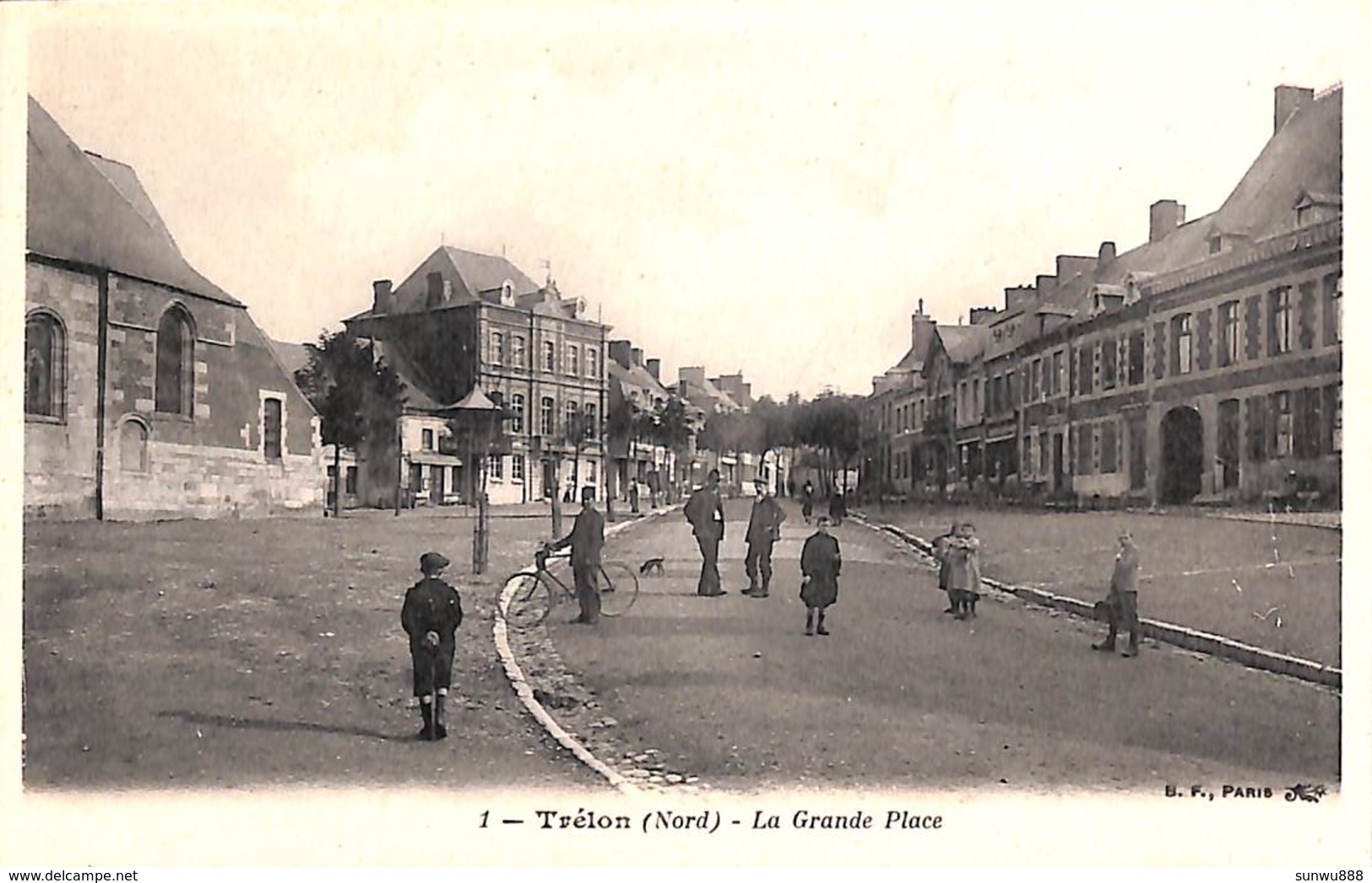 59 - Trélon - La Grande Place (animée) - Autres & Non Classés