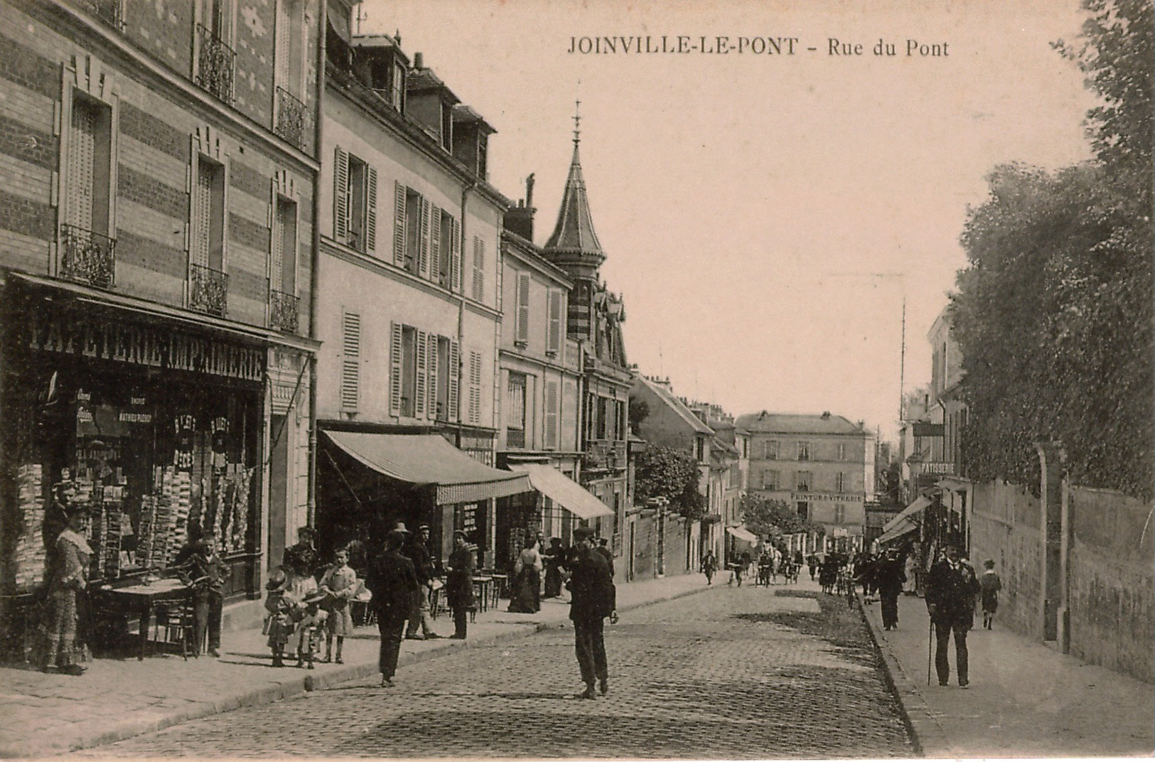 Cpa 94 JOINVILLE-LE-PONT  Rue Du Pont , Belle Animation En Gros Plan , Papeterie-Imprimerie , Dos Vierge , TBE - Joinville Le Pont