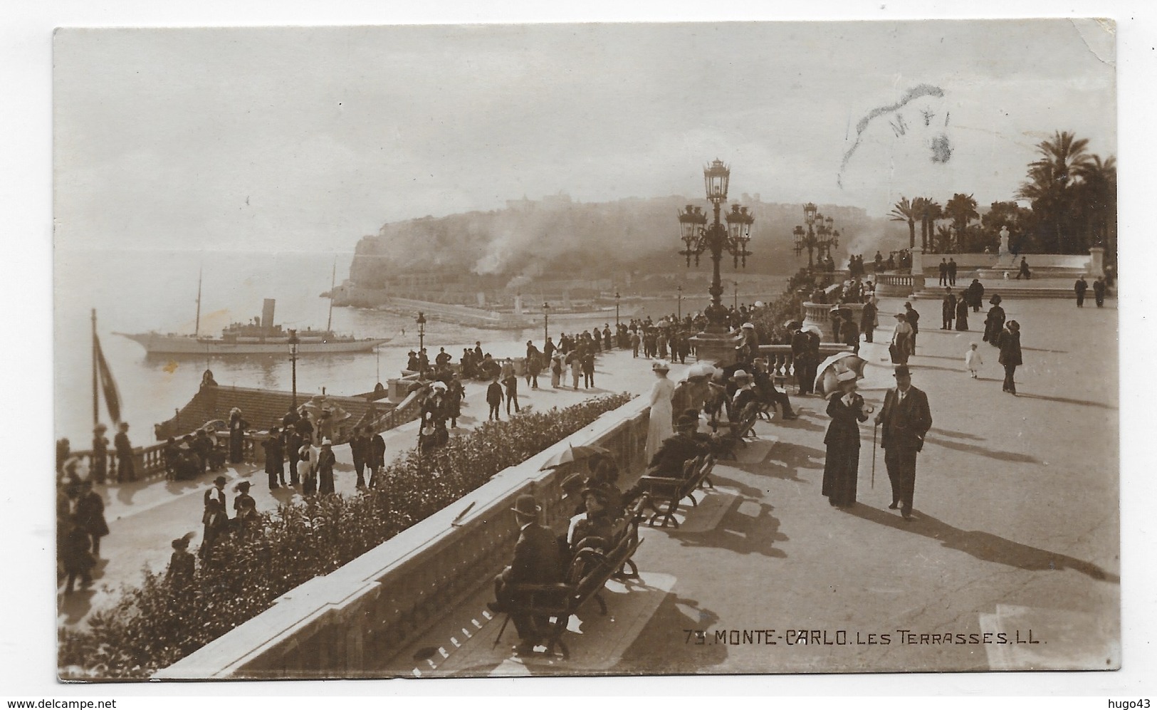 MONTE CARLO EN 1921 - N° 73 - LES TERRASSES  AVEC PERSONNAGES ET BATEAU - PETIT PLI ANGLE HAUT A DROITE - CPA VOYAGEE - Cafes & Restaurants