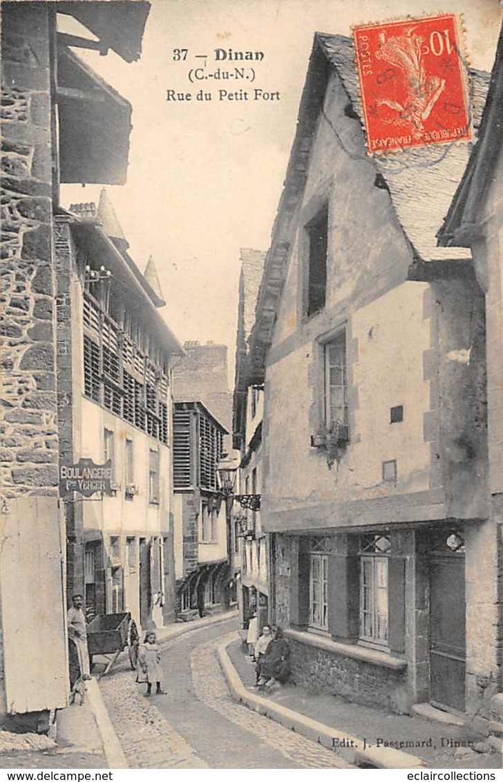 Dinan     22       Ensemble de  18 Cartes  Rues et vues diverses                  (voir scan)