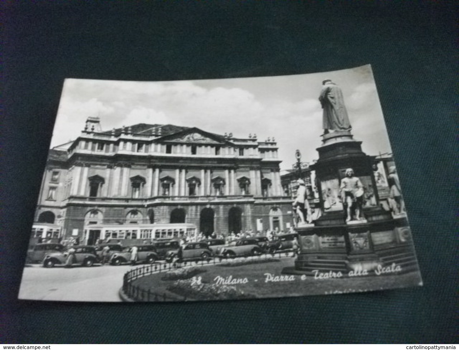 AUTO CAR TAXI  TRAM PIAZZA TEATRO ALLA SCALA - Taxis & Cabs