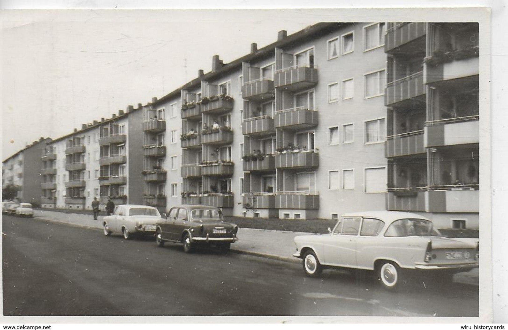 AK 0277  Frankfurt Am Main - Wohnhaus Mit Autos Um 1950 - PKW