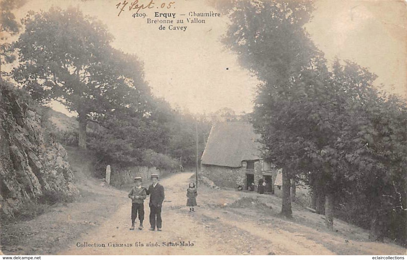 Erquy        22        Chaumière Bretonne Au Vallon De  Cavey      (voir Scan) - Erquy