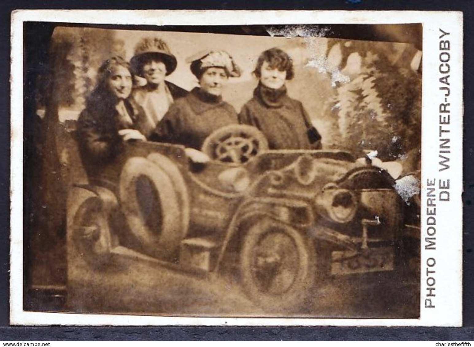 CDV PHOTO  -  MONTAGE SURREALISME - FILLES EN VOITURE - Photographie