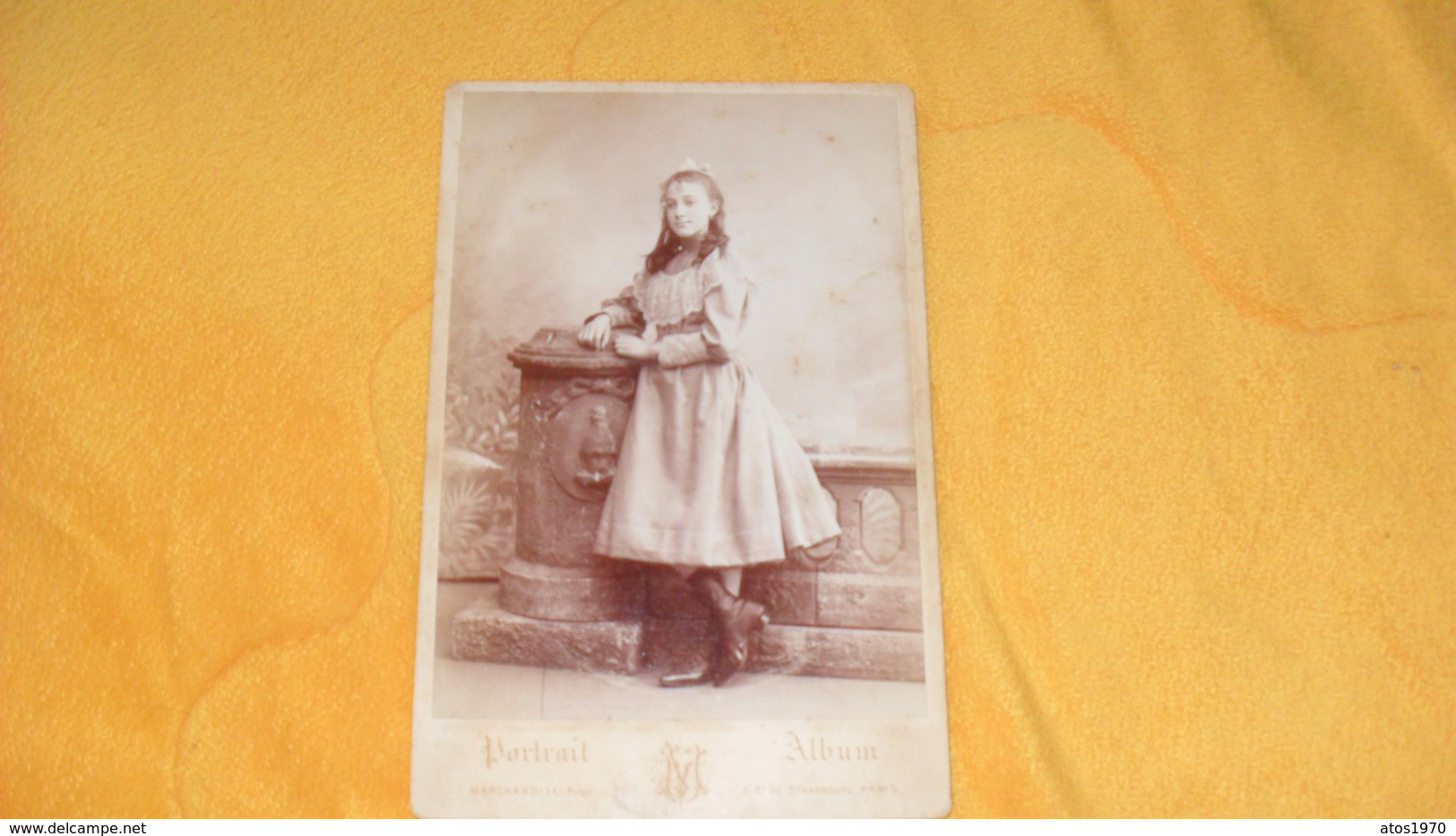 PHOTO ANCIENNE DATE ?.../ PORTRAIT ALBUM ...PHOTOGRAPHIE DU GLOBE..BLANC PHOTOGRAPHE MARCHANDISE SUCCr.. - Persone Anonimi