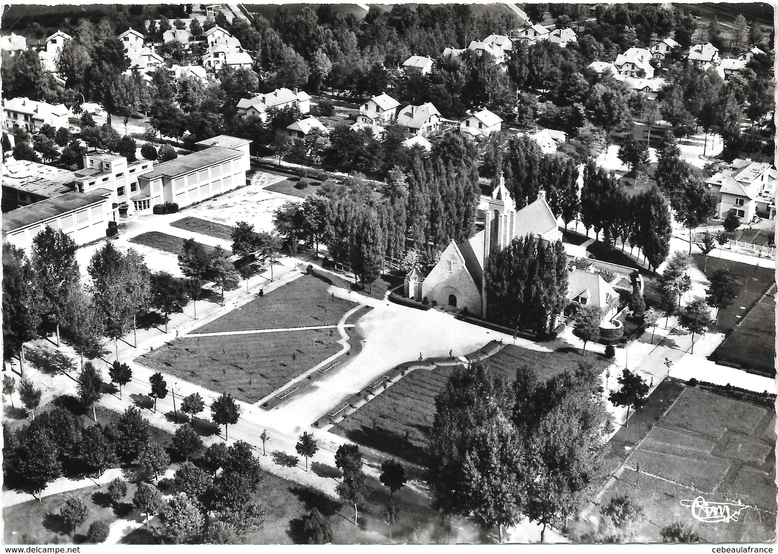 Tavaux Cites Eglise Notre Dame Vue Aerienne - Tavaux