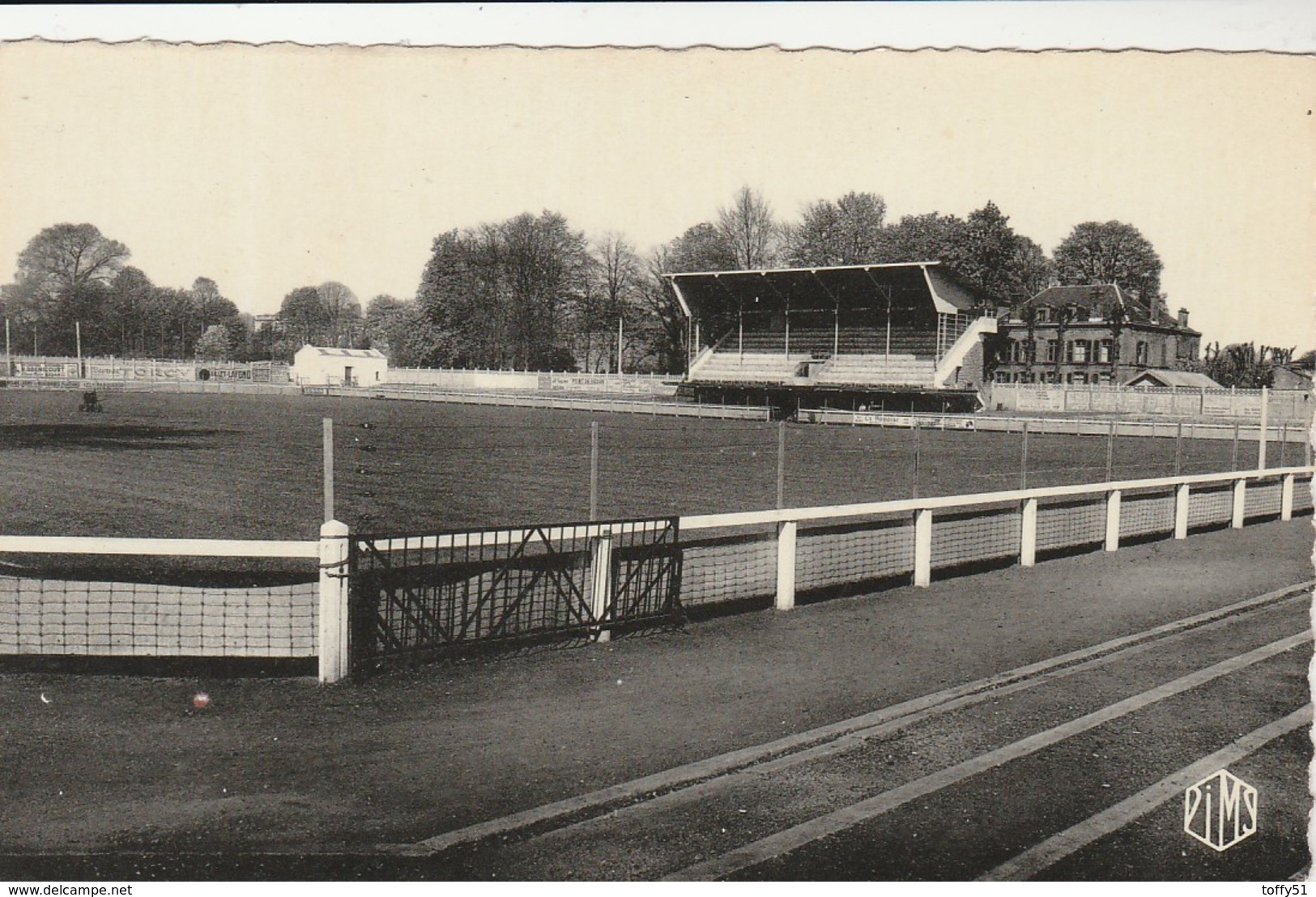 CPSM:STADE DE FOOTBALL ÉMILE ALBEAU SEDAN (08) - Sedan