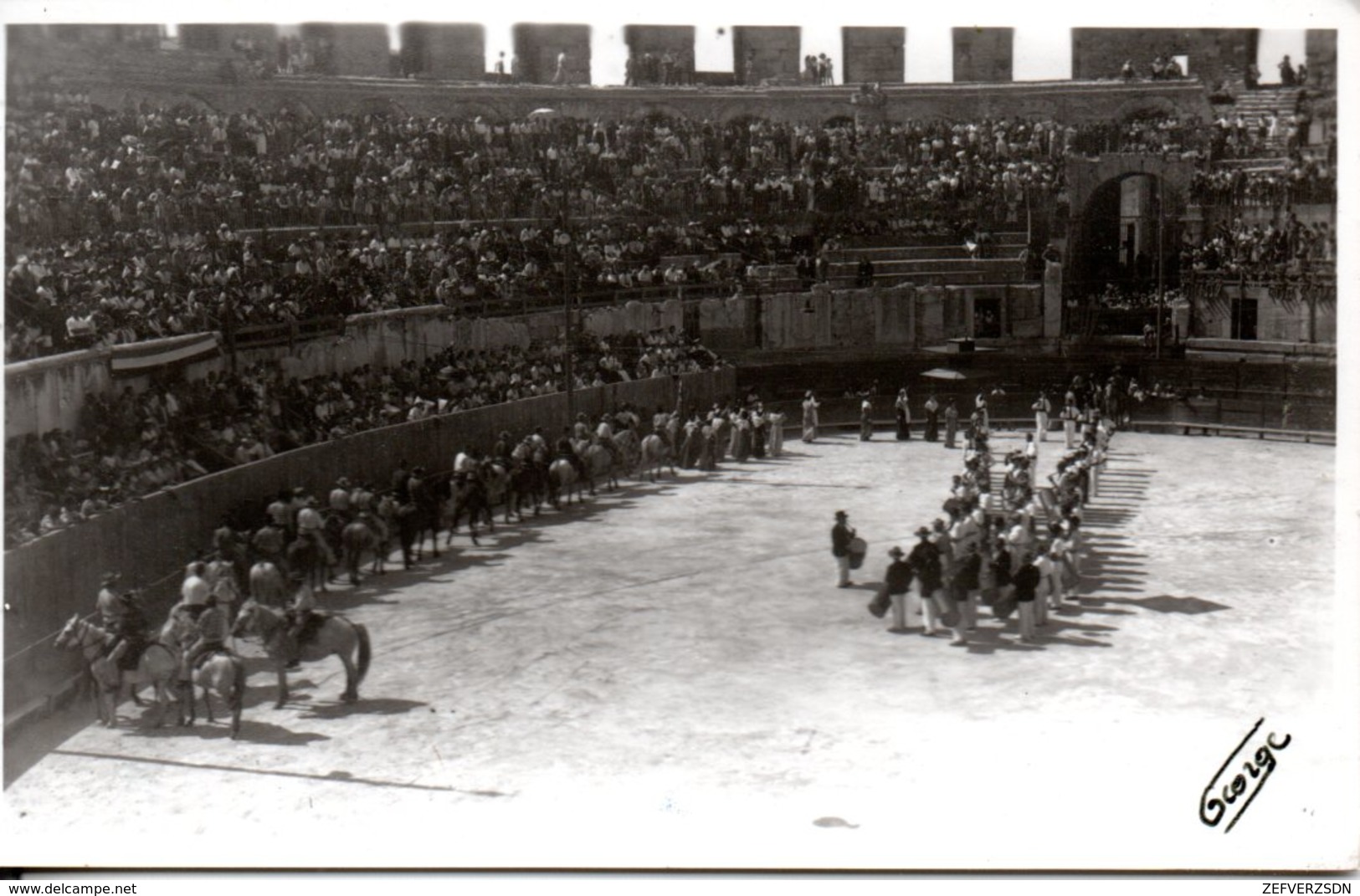 13 ARLES PHOTO GEORGE GARDIANS TAMBOURINAIRES PROVENCE ARLESIENNES ARENES - Arles