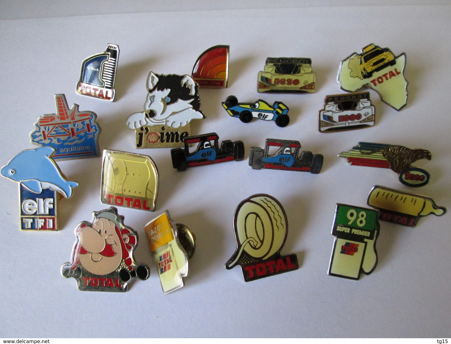 PIN'S   Lot  18  CARBURANTS  TOTAL  ELF  SHELL  ESSO - Fuels