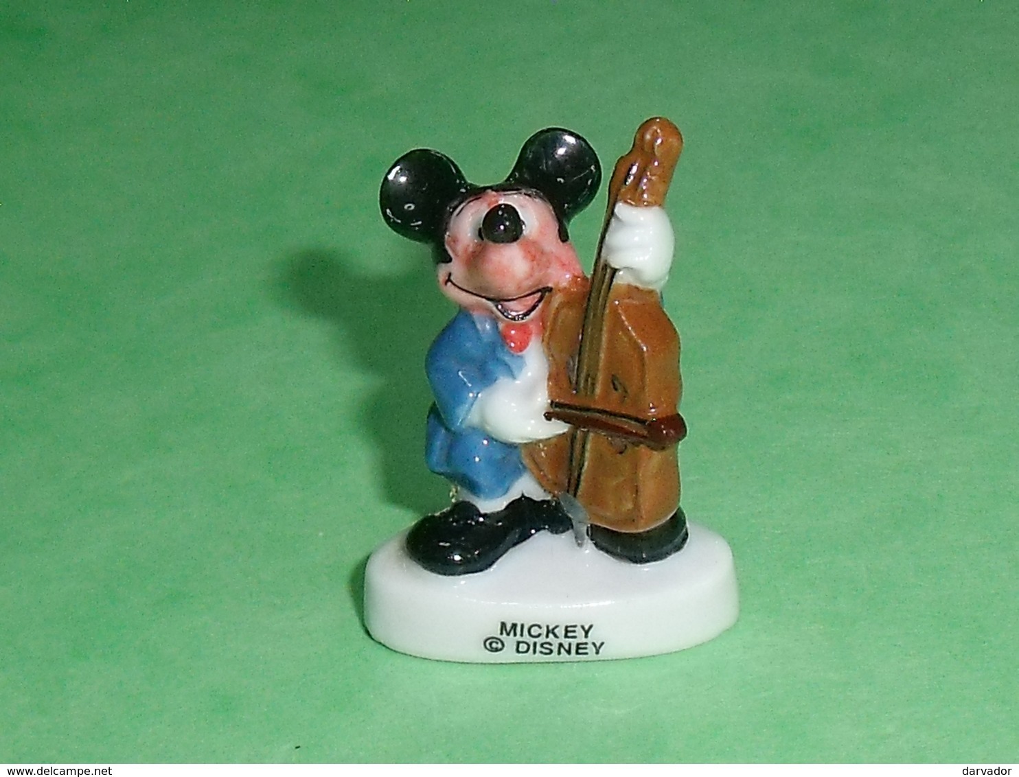 Fèves / Disney : Mickey   T31 - Disney
