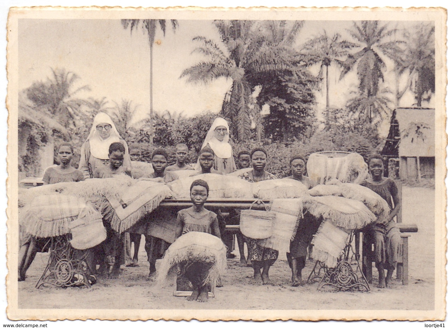 PK - Missie - Mission Des Soeurs De St François De Sales De Leuze - Hainaut - Travail Du Raphia - Missions