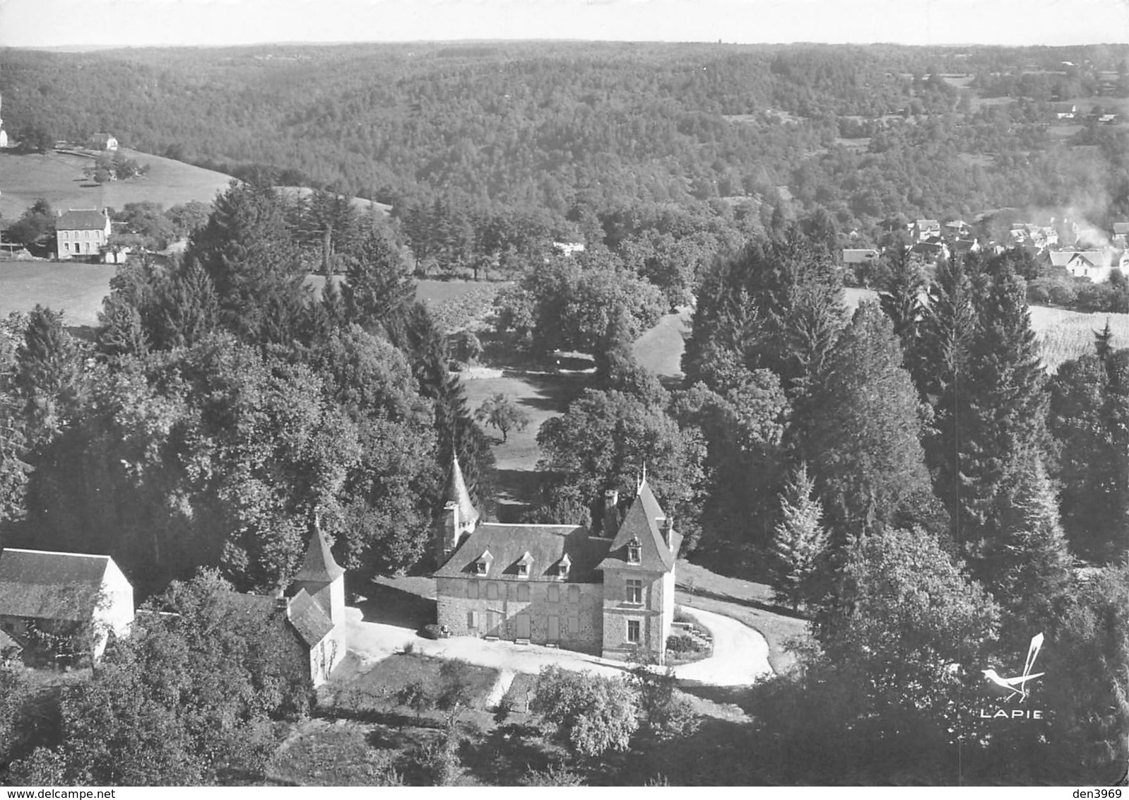 En Avion Au-dessus De ... La ROCHE-CANILLAC - Château !? - Autres & Non Classés