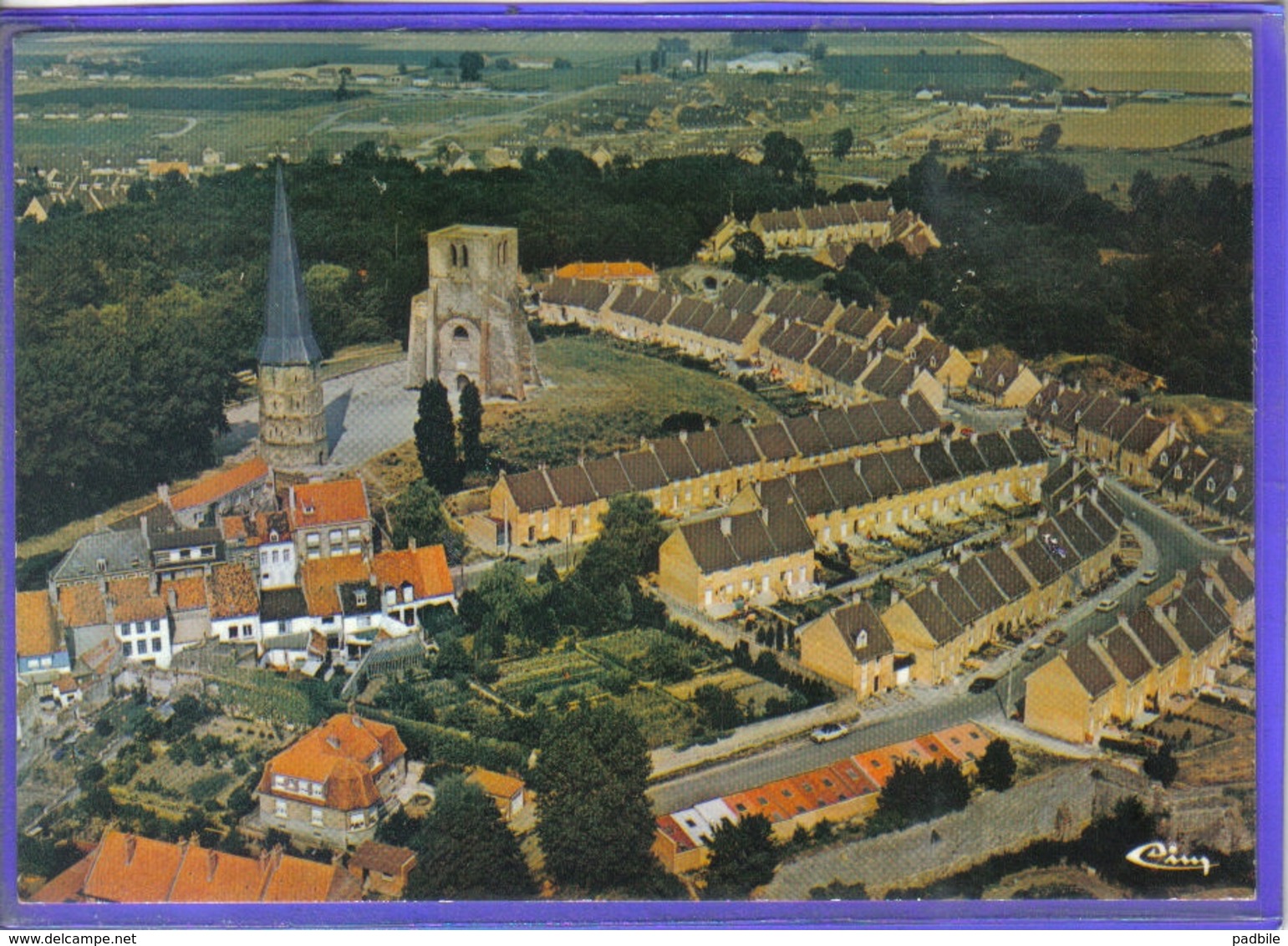 Carte Postale 59. Bergues  Vue D'avion  Très Beau Plan - Bergues