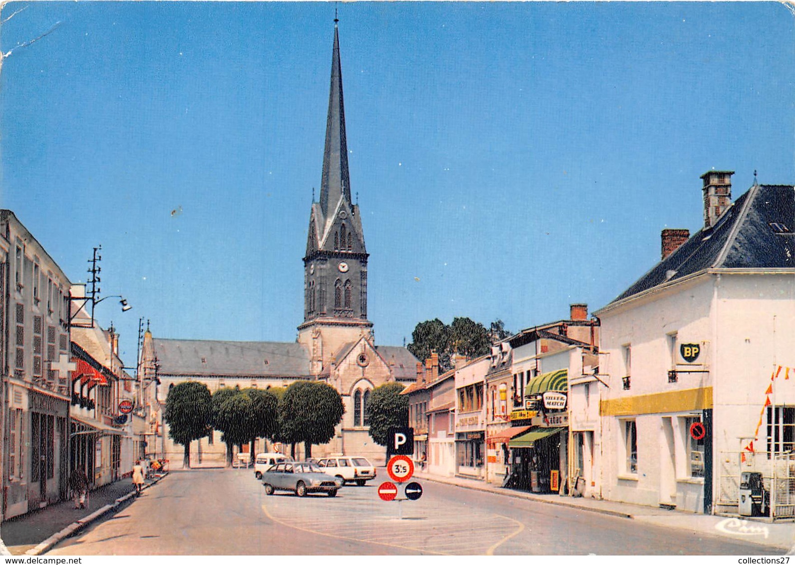 51-MOURMELON-LE-GRAND- LA PLACE ET L'EGLISE - Mourmelon Le Grand