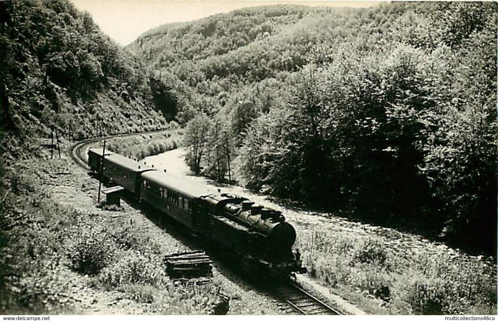 090719B - PHOTO TRANSPORT TRAIN CHEMIN DE FER - MASSIF CENTRAL ? - Loco 141-447 SNCF - Bahnhöfe Mit Zügen