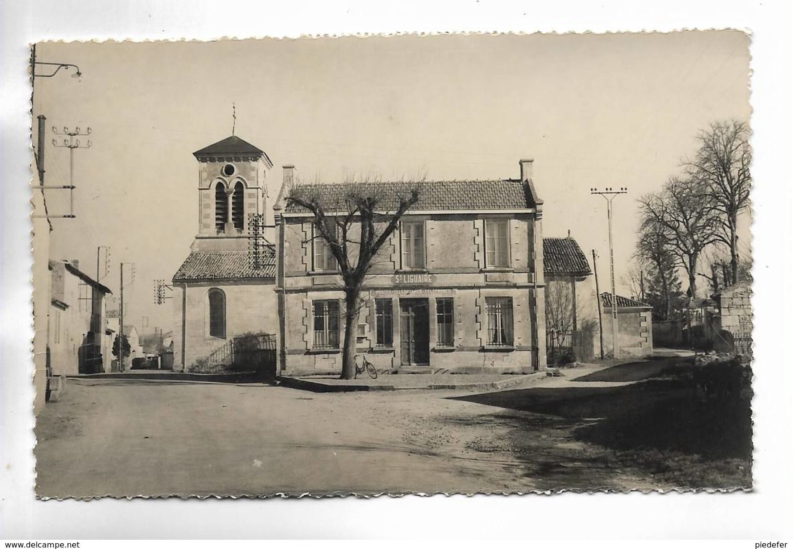 79 - SAINT-LIGUAIRE ( D.-S. ) - ( La Poste. Eglise ) - Carte Glacée - Other & Unclassified