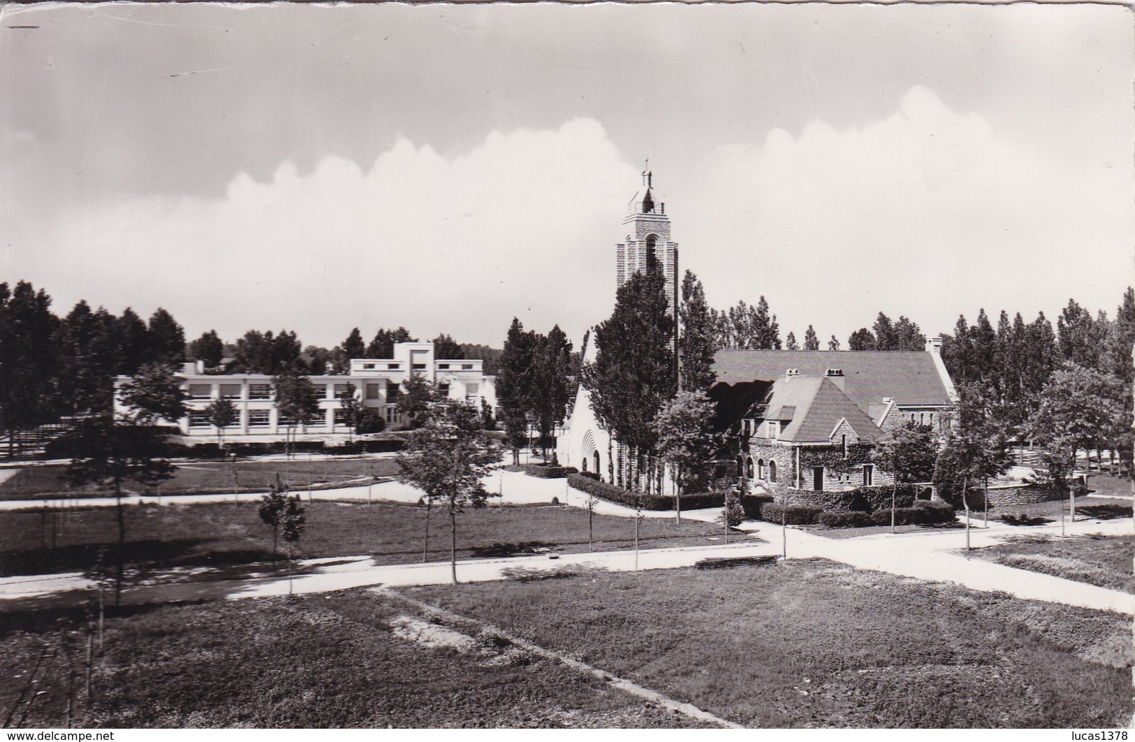 39 / TAVAUX CITES / L EGLISE ET LES ECOLES - Tavaux