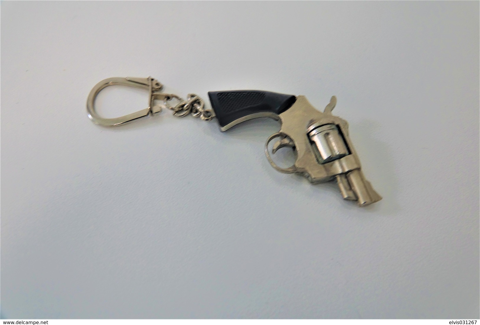 Vintage TOY GUN : KEYCHAIN Revolver - L=5cm - Keychain 1960s - Keywords : Cap - Cork Gun - Rifle - Pistol - Decotatieve Wapens