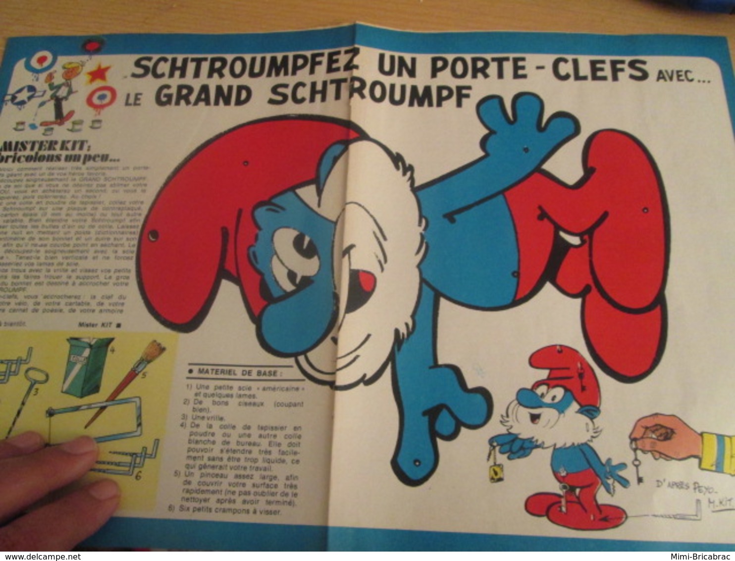 SPI2019 Issu De SPIROU 1975/76 / MISTER KIT Présente : DOUBLE PAGE A4 / PORTE-CLEFS GRAND SCHTROUMPF - Frankrijk