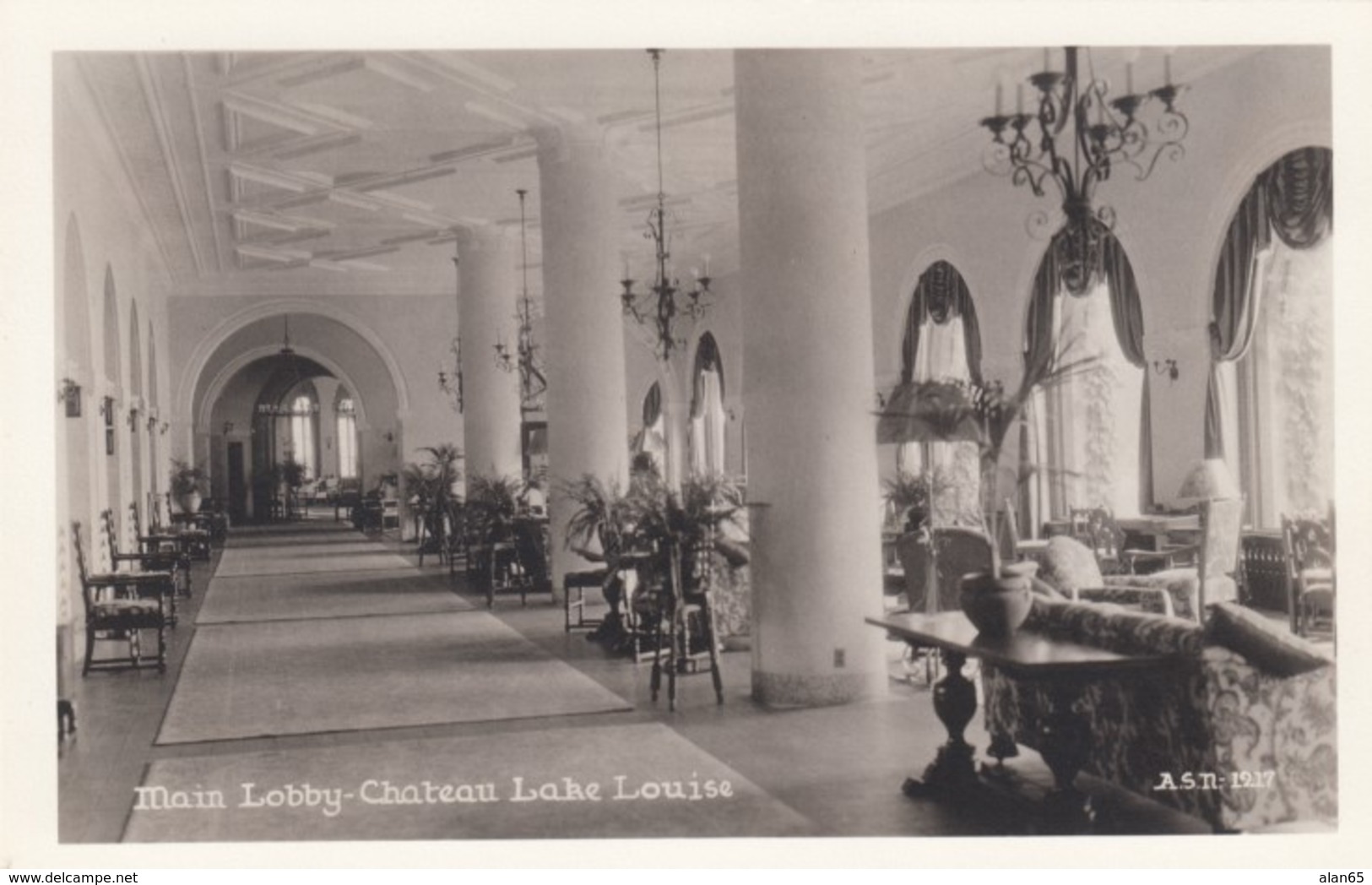 Chateau Lake Louise Alberta Canada, Main Lobby Interior View, C1940s/50s Vintage Real Photo Postcard - Lac Louise